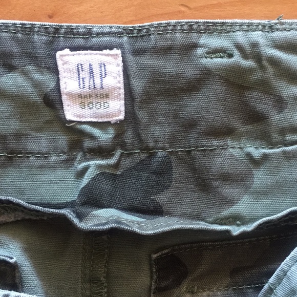 Gap Cropped Camo Pants 4 - Picture 3 of 5